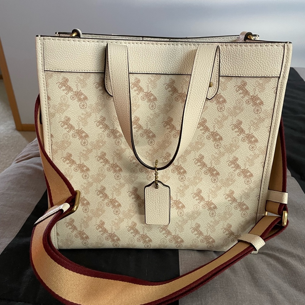 Field Carriage Coach Tote